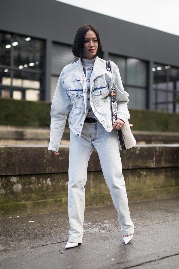 Trendy moda wiosna 2019: sprany jeans