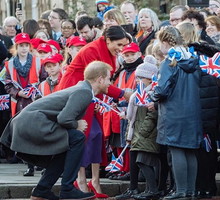 W trakcie wizyty w Birkenhread, gdzie Meghan Markle spotkała się z tłumem, miała zdradzić się z informacja, że spodziewa się córeczki. Odpowiedziała także na pytanie dotyczące wieku ciąży.