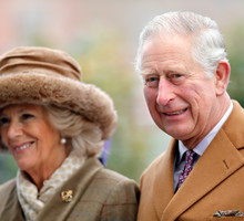 Mówi się, że o rozwodzie syna z żoną królową poinformuje opinię publiczną dopiero wtedy, gdy ucichnie sprawa konfliktu Meghan Markle i Kate Middleton.