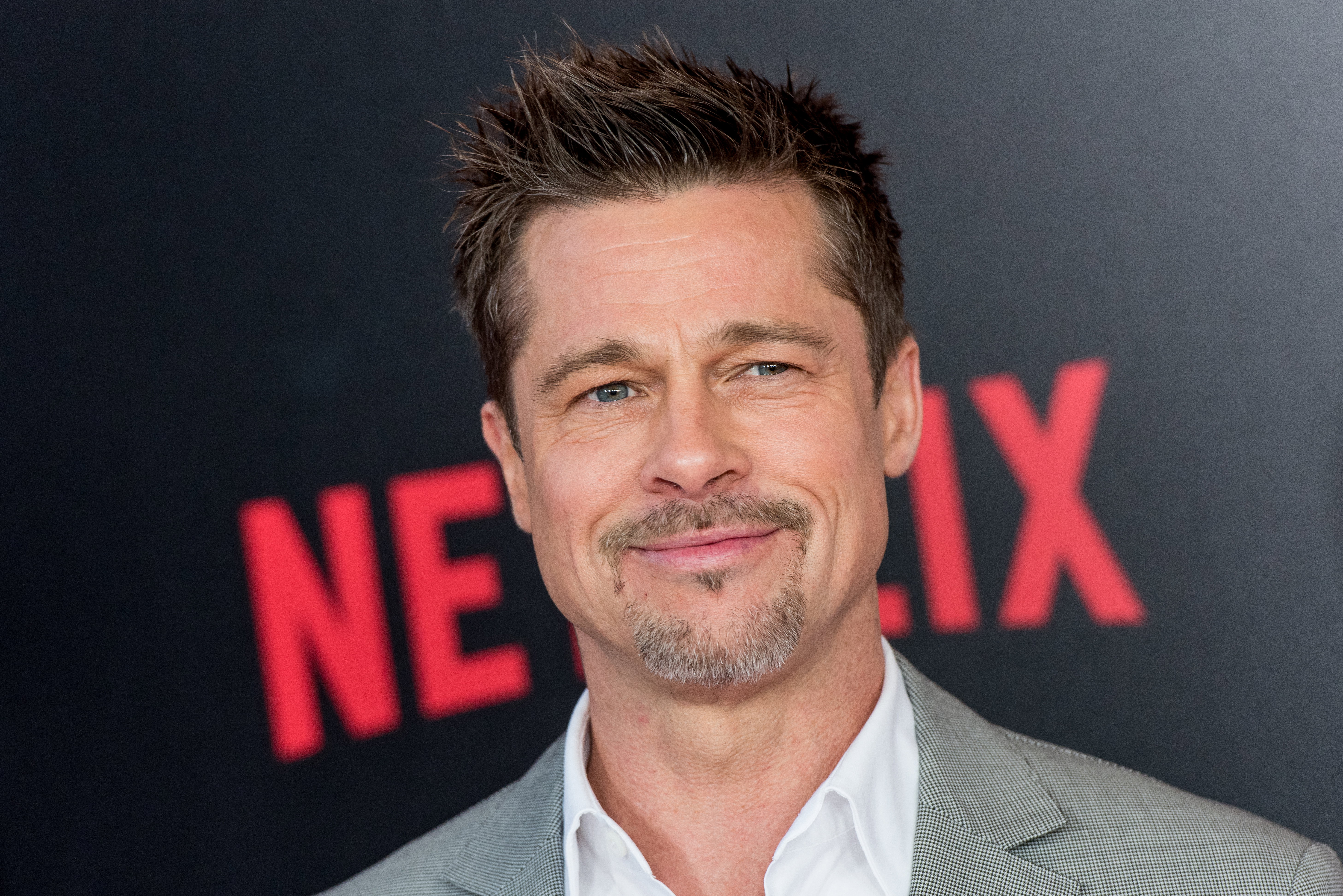 Brad Pitt i Charlize Theron poznali się w okolicy świąt. Zostali sobie przedstawieni przez Seana Penna, ówczesnego partnera aktorki. Dziś pozostają najgorętszą parą Hollywood.