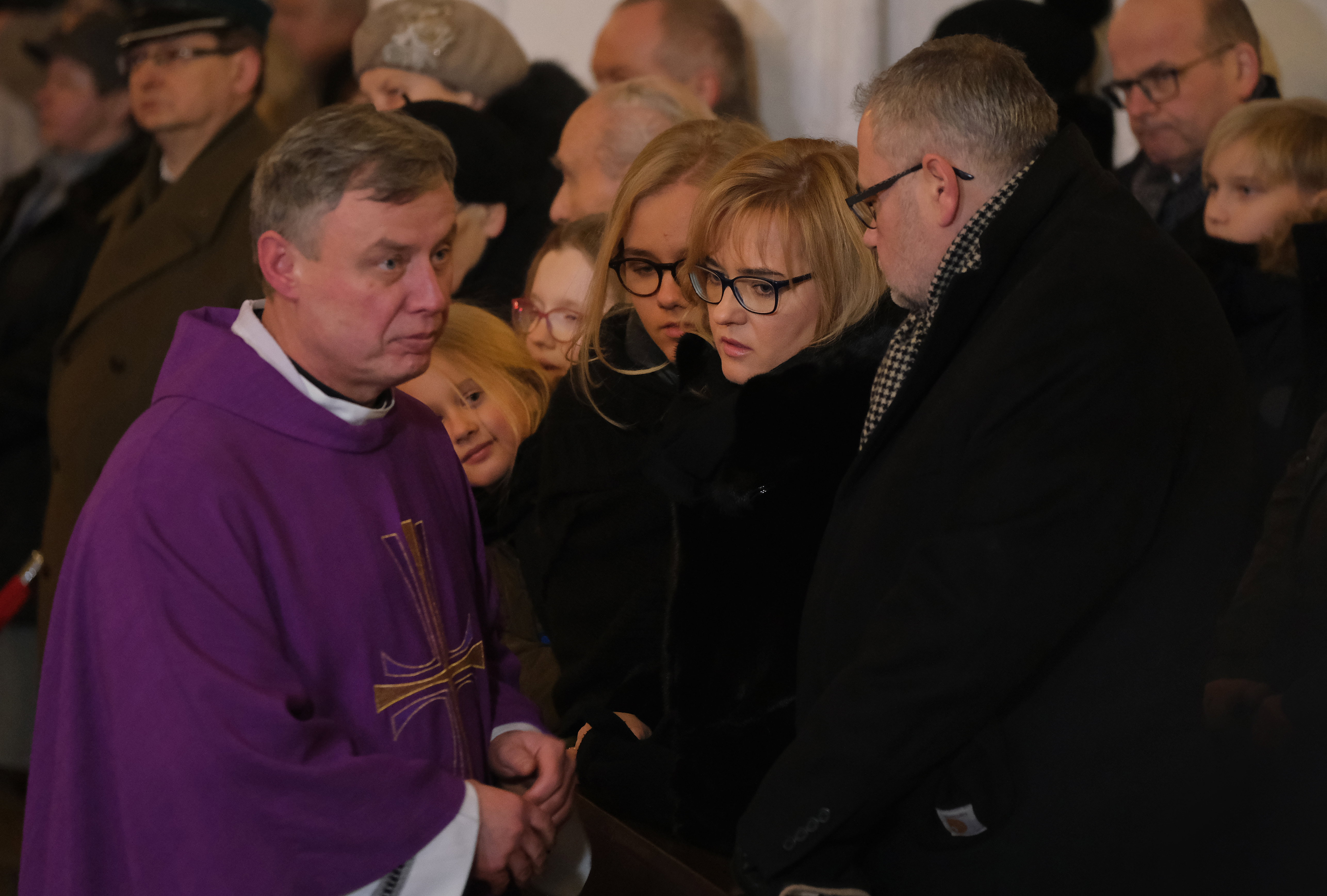 O ostatniej telefonicznej rozmowie z mężem Magdalena Adamowicz ze wzruszeniem opowiada: „Paweł zadzwonił bardzo wcześnie. Nie mógł spać. Mówi: Miałem fatalna noc, jakieś koszmary (…). Był bardzo roztrzęsiony”.