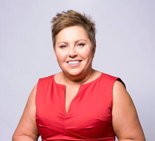 Po opublikowaniu przez pisarza Jacka Piekarę obraźliwego wpisu Dorota Wellman wytoczyła mu proces o naruszenie dóbr osobistych.