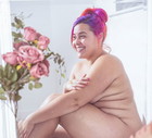 Aktywistka body positive Megan Jayne Crabbe działająca na Instagramie pod nickiem Bodyposipanda przypomina, by unikać hejterów, za to otaczać się ludźmi, którzy potrafią doceniać własne piękno i to u innych.