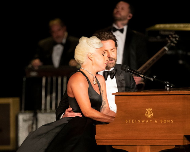 Lady Gaga i Bradley Cooper w utworze Shallow podczas Oscarów 2019