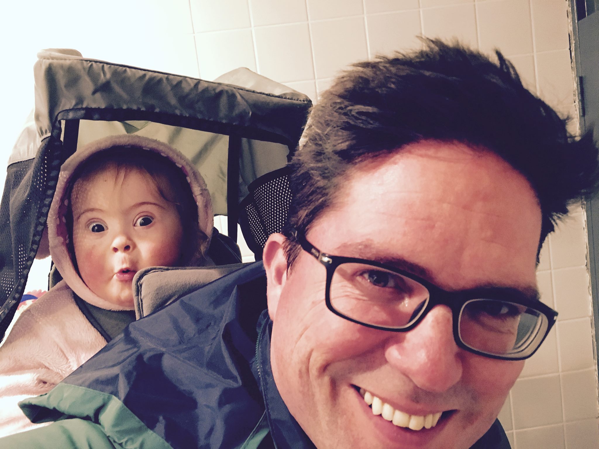 Tata dziewczynki z zespołem downa opublikował jej wyjątkowe zdjęcie. Internauci oszaleli!