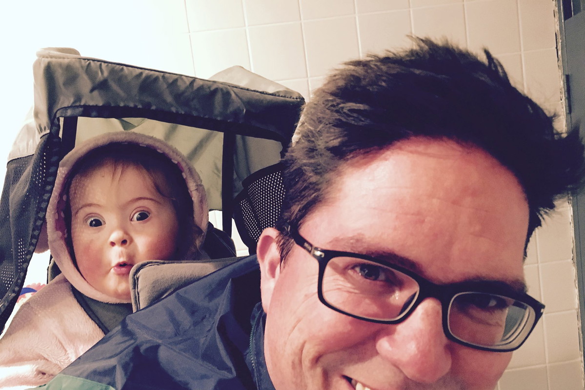 Tata dziewczynki z zespołem downa opublikował jej wyjątkowe zdjęcie. Internauci oszaleli!