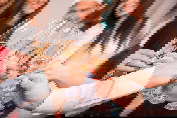 Meghan Markle wraz z księciem Harrym pojawiła się przed budynkiem Wysokiej Komisji Nowej Zelandii w Londynie by oddać hołd ofiarom zamachu terrorystycznego w Christchurch.