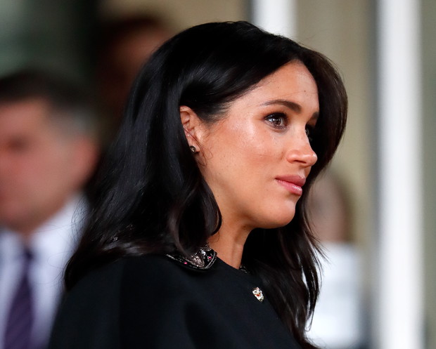 Meghan Markle wraz z księciem Harrym pojawiła się przed budynkiem Wysokiej Komisji Nowej Zelandii w Londynie by oddać hołd ofiarom zamachu terrorystycznego w Christchurch.