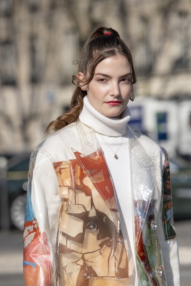 Modna fryzura na lato: jak nosić koński ogon