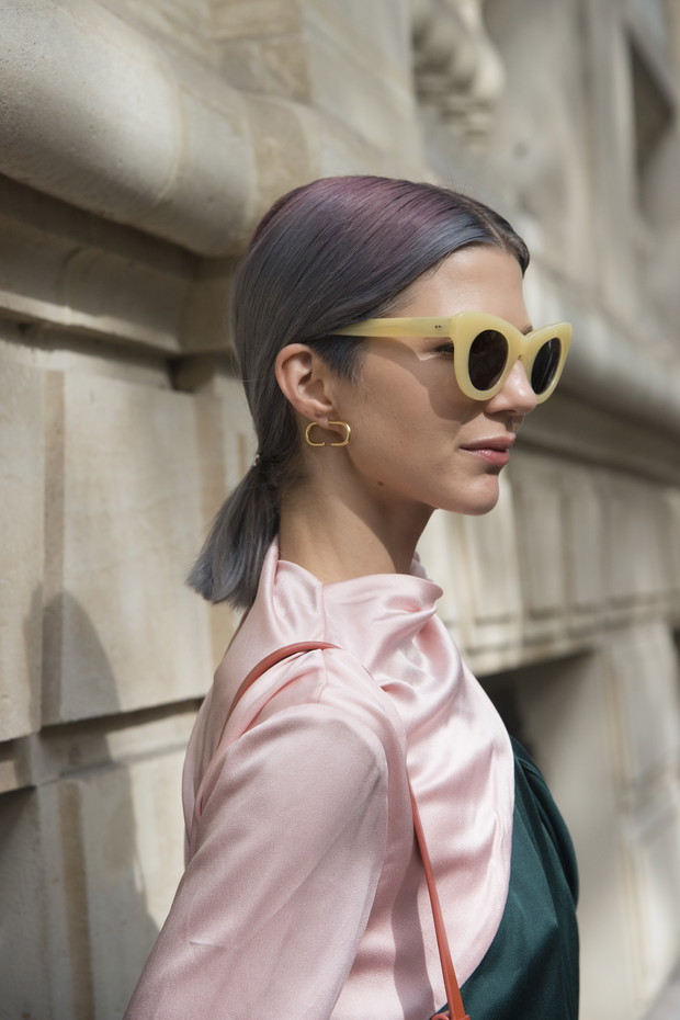 Modna fryzura na lato: jak nosić koński ogon