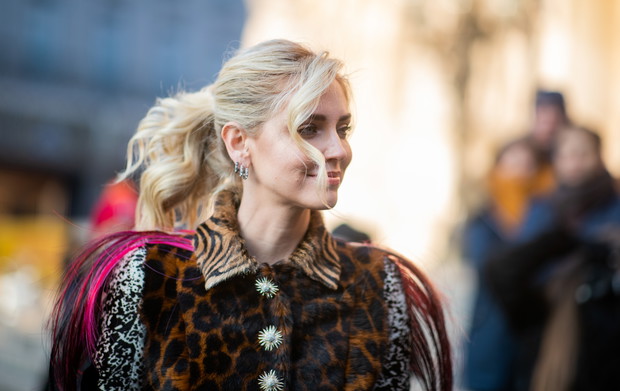 Modna fryzura na lato: jak nosić koński ogon