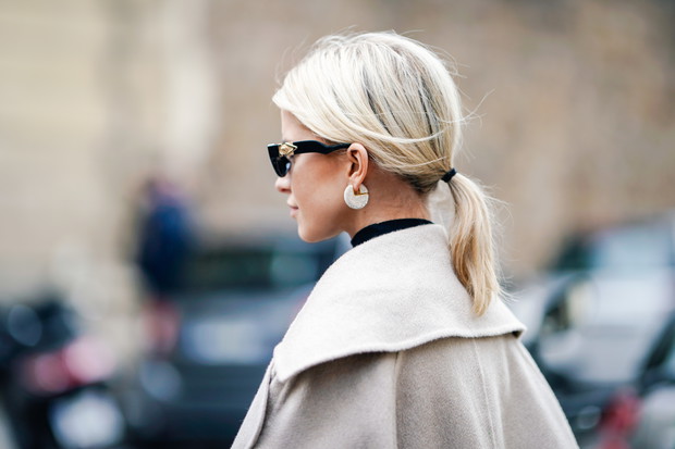 Modna fryzura na lato: jak nosić koński ogon