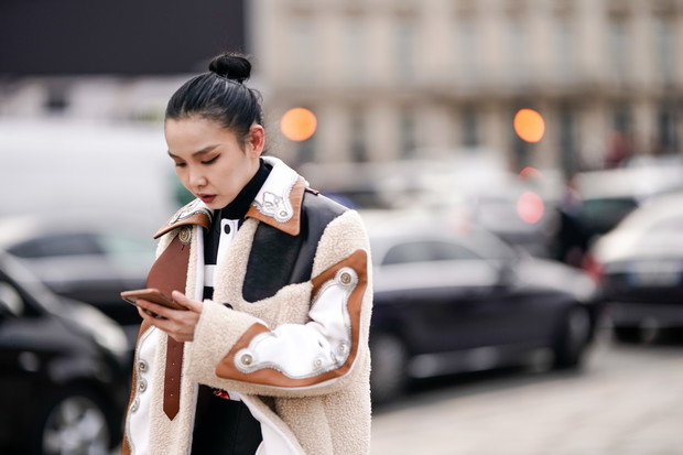 Modne fryzury na lato 2019 dla długich włosów – najmodniejsze upięcia