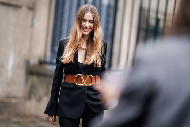 Trendy jesień 2019: szeroki skórzany pas