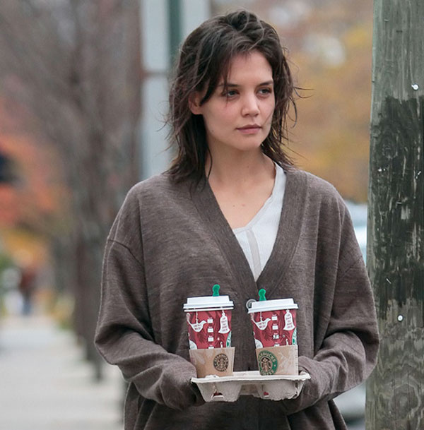 Katie Holmes z kawą