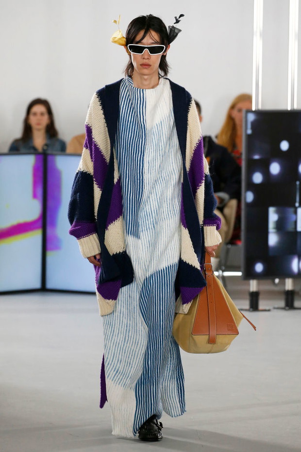 'Tent dress' gorącym trendem na jesień 2019