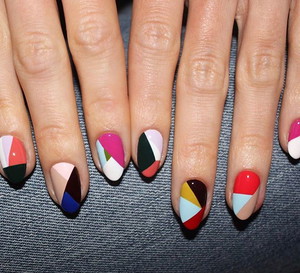 Modne paznokcie jesień 2019: geometryczny manicure