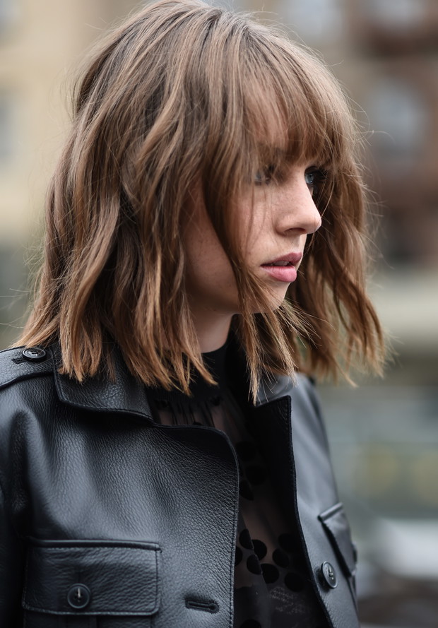 Fryzury z długą grzywką na jesień 2019: jak nosić fryzury z grzywką?