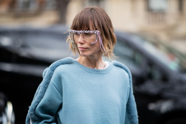 Fryzury z długą grzywką na jesień 2019: jak nosić fryzury z grzywką?