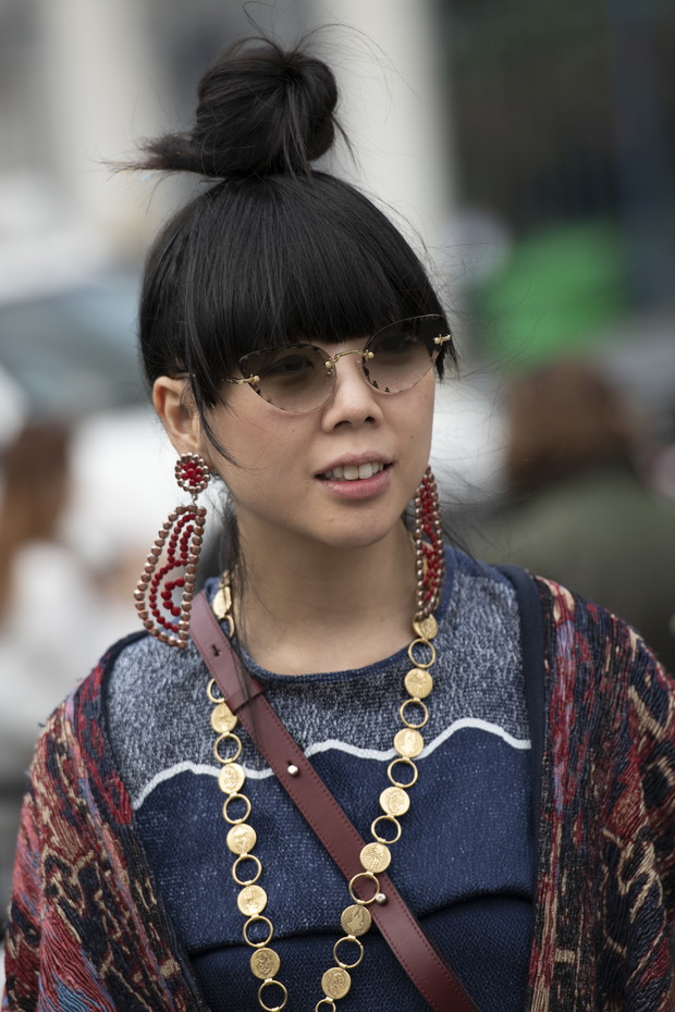 Fryzury z długą grzywką na jesień 2019: jak nosić fryzury z grzywką?