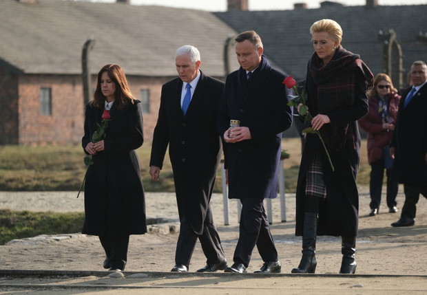 Agata Duda w stylizacji w modną kratę