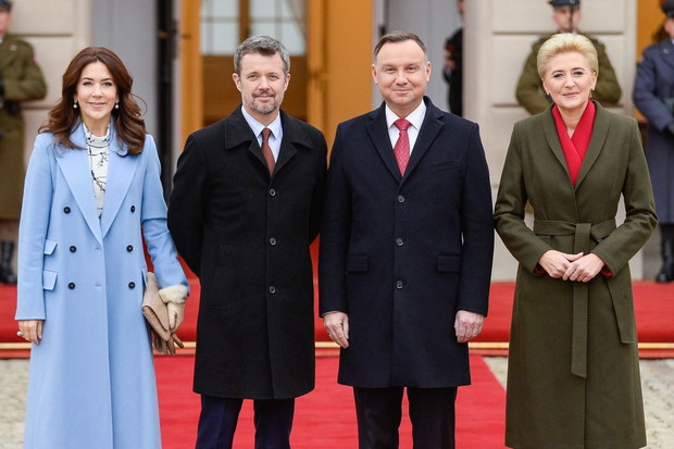 Agata Duda w stylizacji w modną kratę