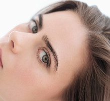 Laminacja brwi: co to, efekty, cena