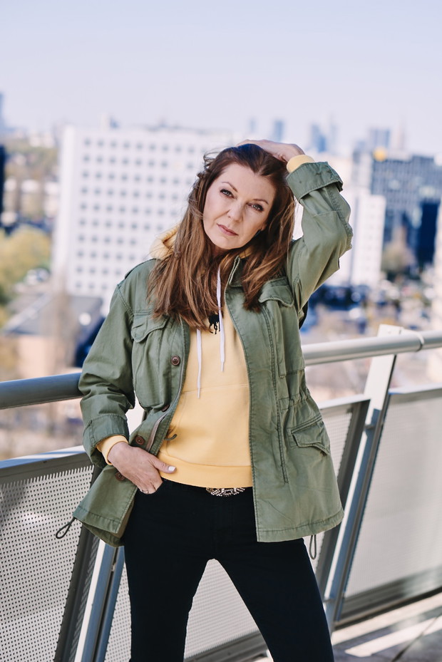 „Różnica pomiędzy rozwodem w młodym i dojrzałym wieku? Boli tak samo” – rozmowa z Katarzyną Kalicińską.