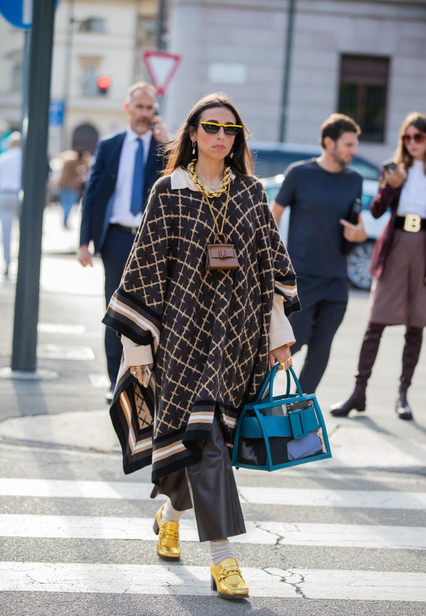 Trendy moda 2020: loafersy na słupku