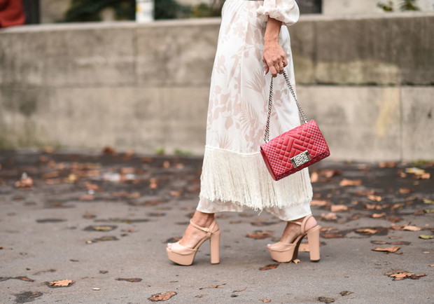 Trendy moda 2020: platformy z lat 70.