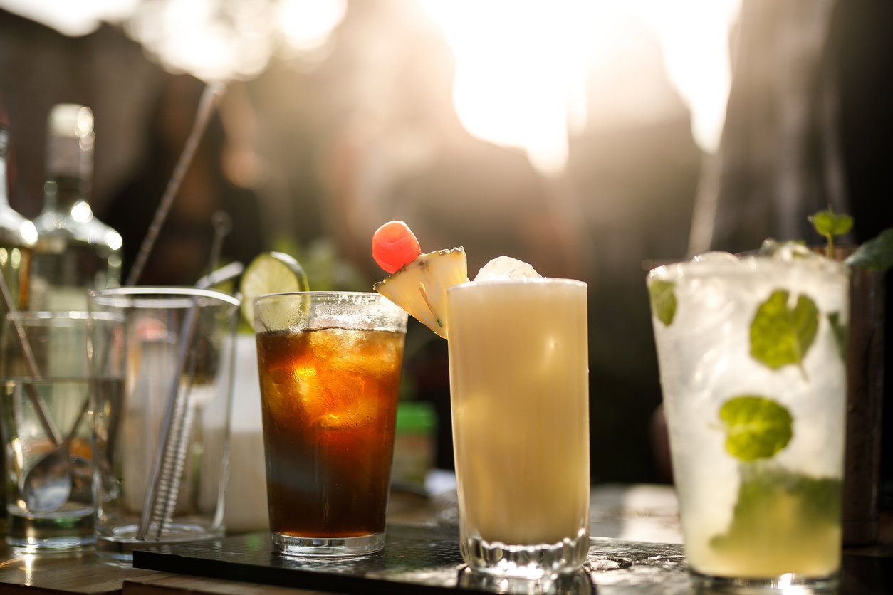 Pina colada - przepis na drinka. Z czym pije się pina colade?