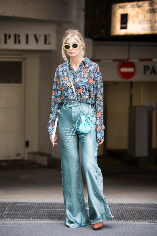 Bluzki w kwiaty: wprowadź wiosnę do swojej garderoby