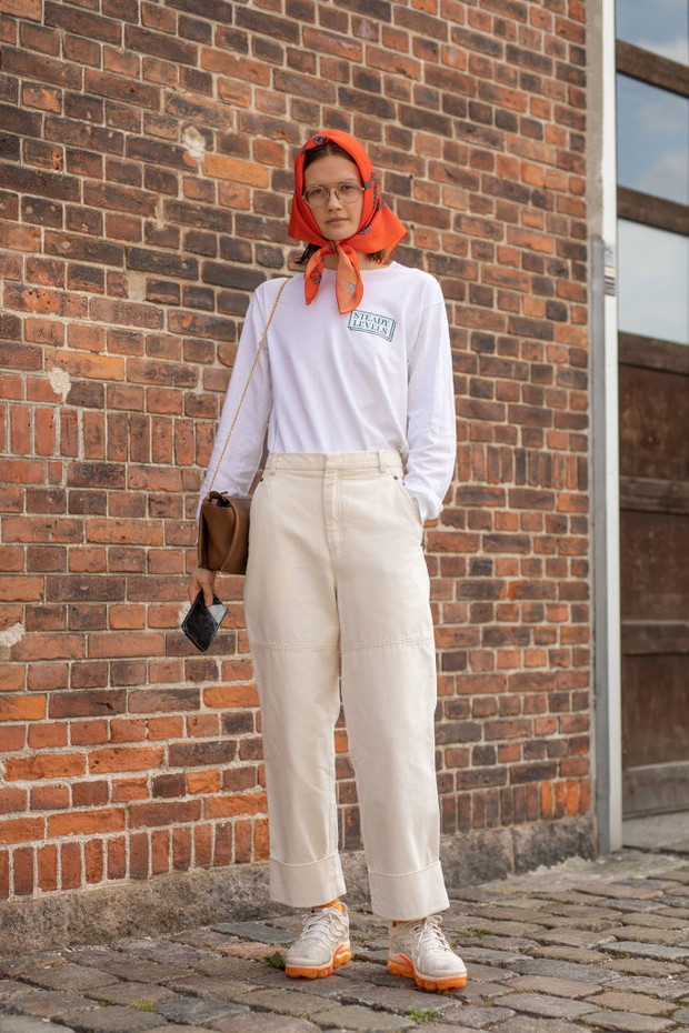 Moda trendy 2020: modne kolory pomarańczowy