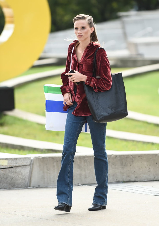 Trendy moda jesień 2019: najmodniejsze dżinsy