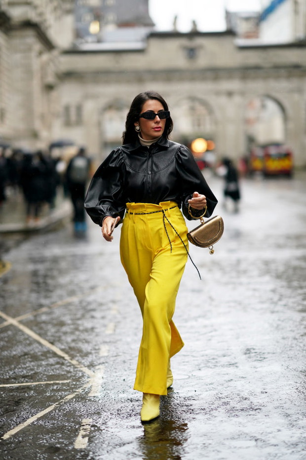 W czym do teatru: najlepsze stylizacje i dodatki