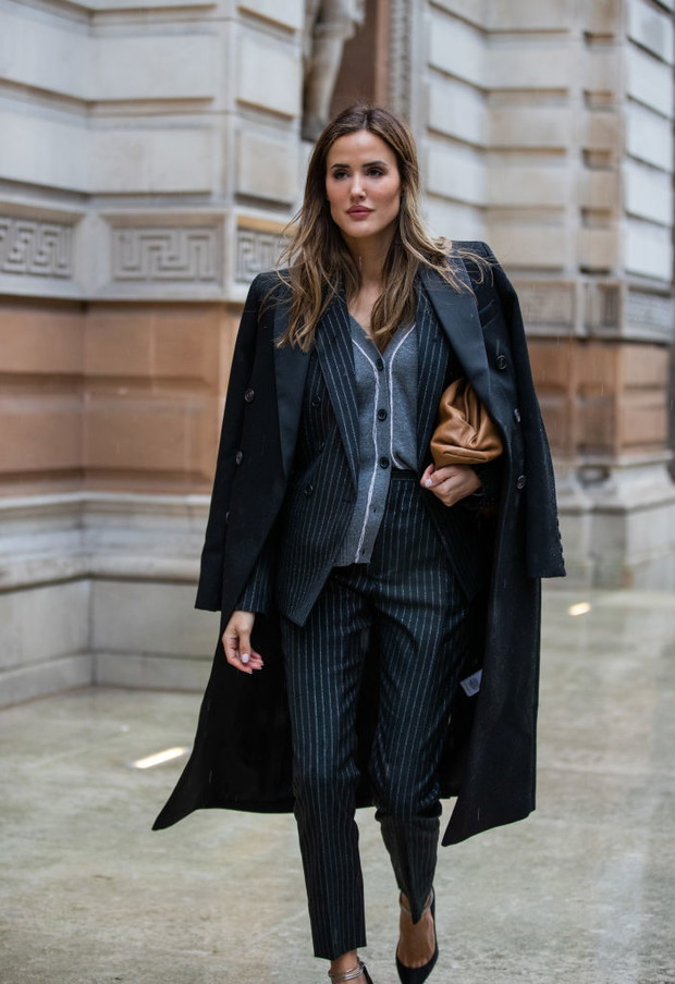 W czym do teatru: najlepsze stylizacje i dodatki