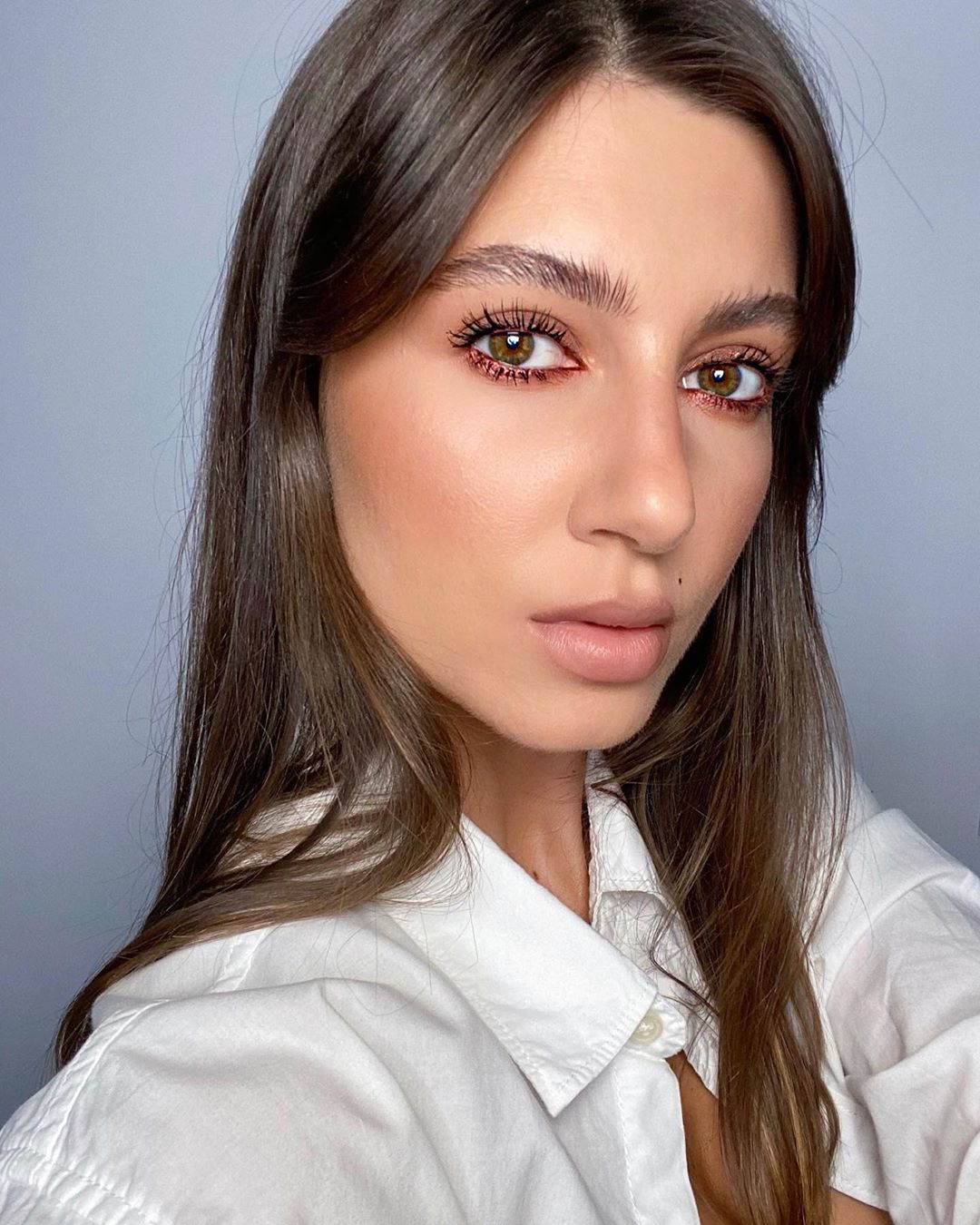 Makijaż do pracy: delikatny, modny i szybki makijaż dla blondynek, brunetek i rudych