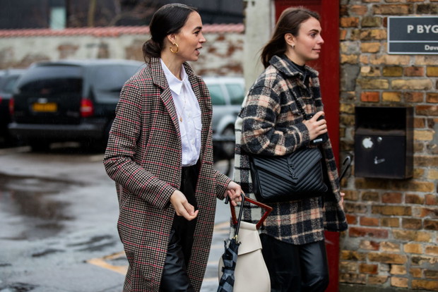 Trendy moda wiosna 2020: koszula typu oxford na wiosnę