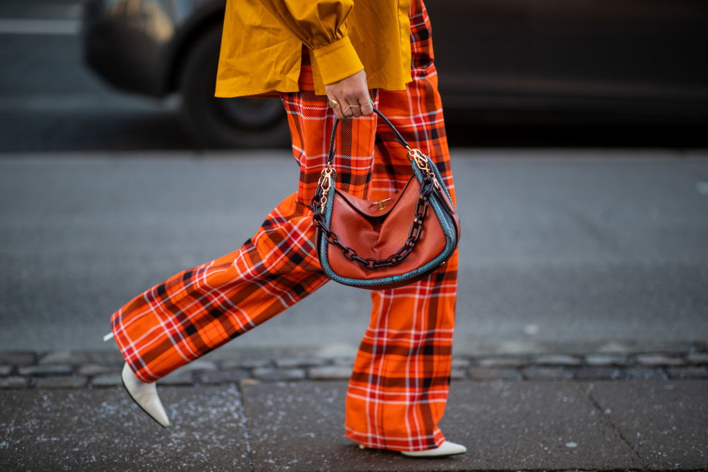 Spodnie w kratę z czym i jak je stylizować?