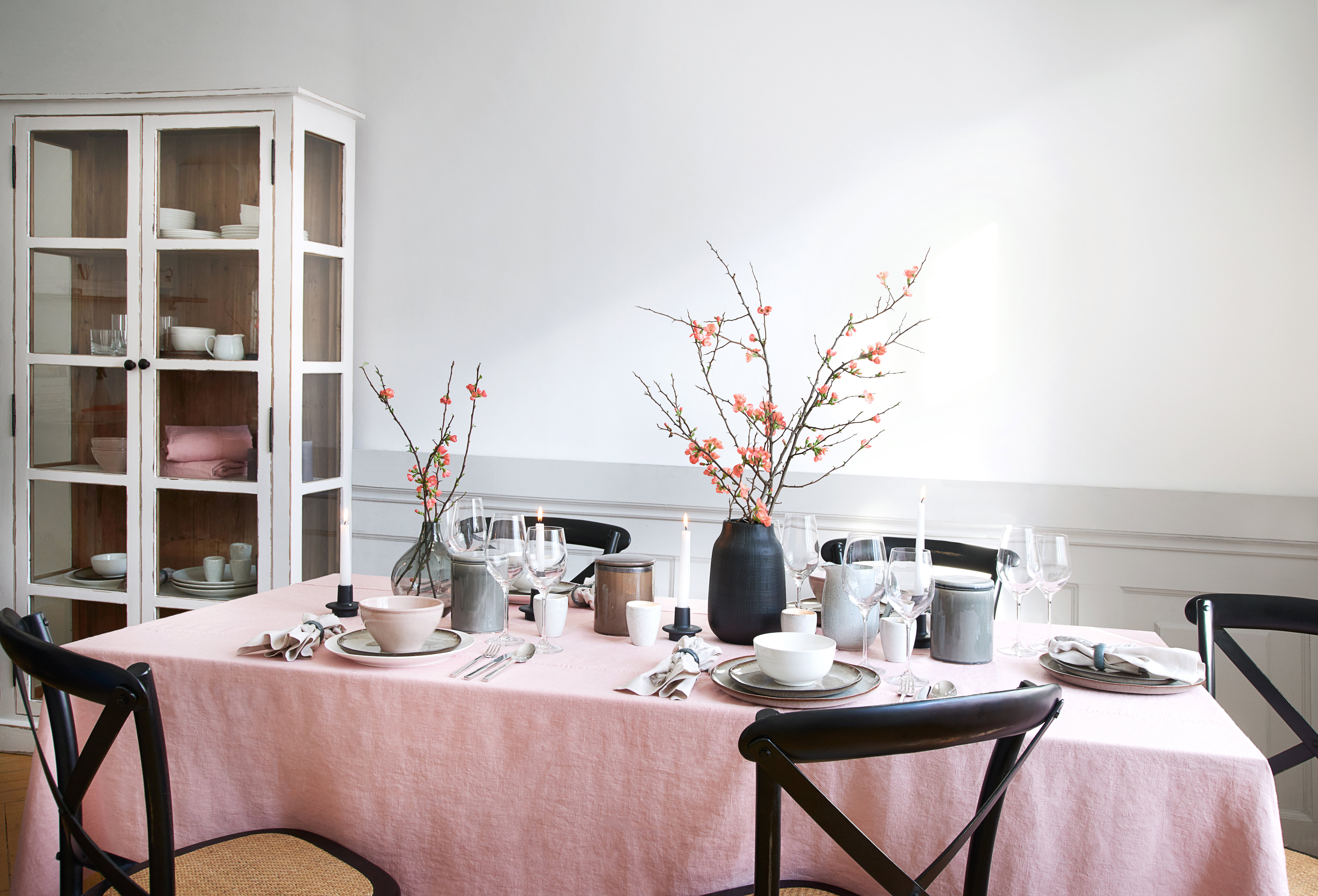 Stół na Wielkanoc w stylu wabi-sabi