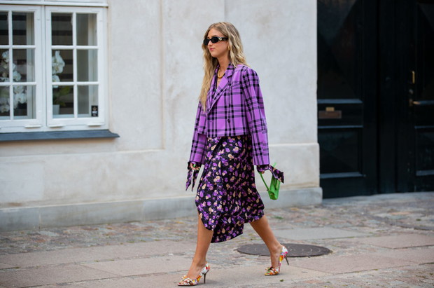 Jaki krój sukienki wyszczupla?