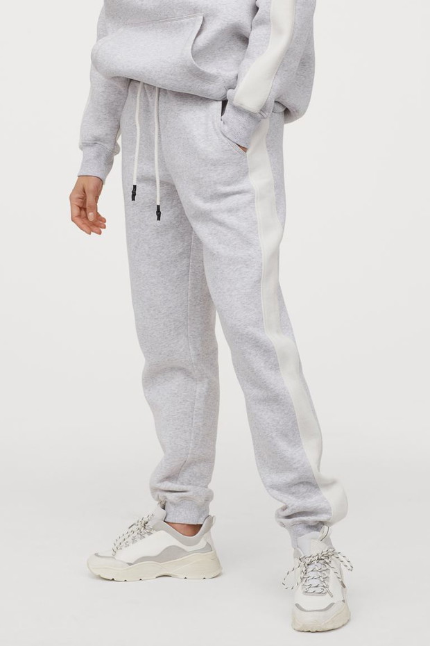 Joggersy z lampasami 59,90 zł z 79,99 zł