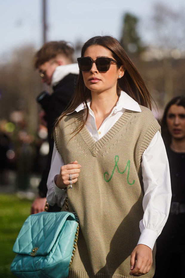 Klasyczna koszula z męskiej szafy trendy moda wiosna 2020