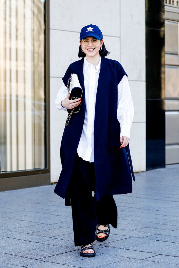 Klasyczna koszula z męskiej szafy trendy moda wiosna 2020