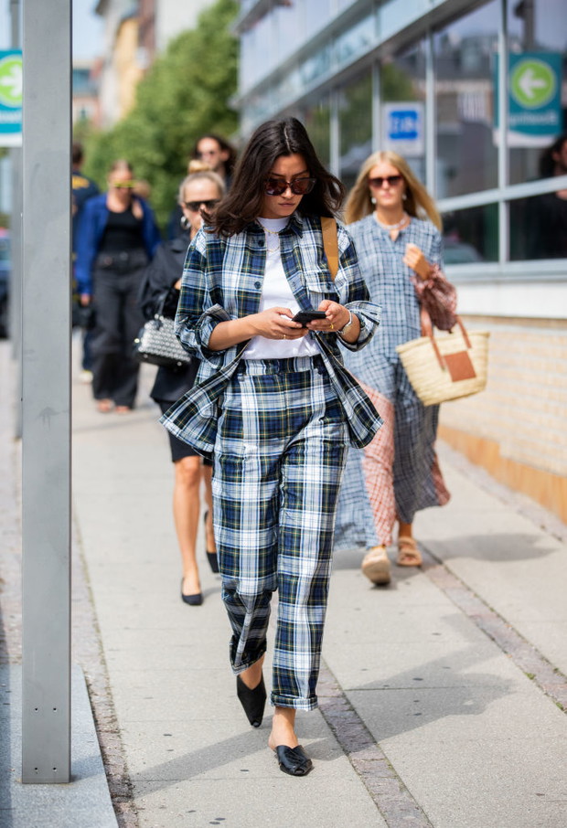 Spodnie w kratę z czym i jak je stylizować?