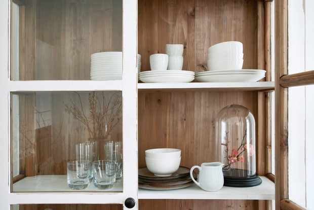 Stół na Wielkanoc w stylu wabi-sabi