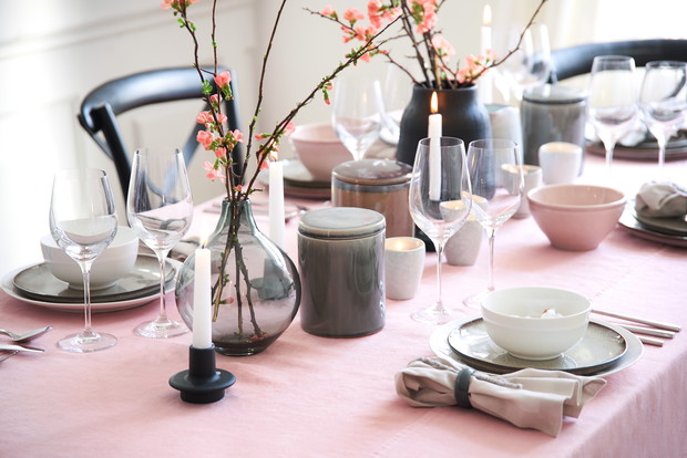 Stół na Wielkanoc w stylu wabi-sabi