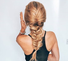 Ładne fryzury do pracy, szkoły i na wieczór