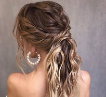 Upięcia ślubne dla kręconych włosów