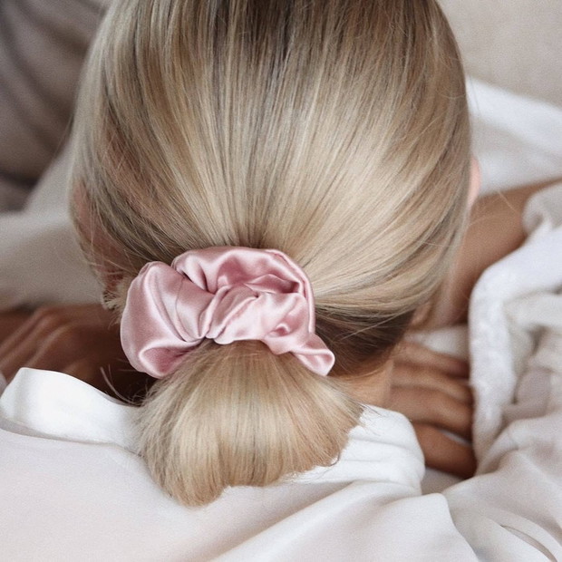 Ładne fryzury do pracy, szkoły i na wieczór